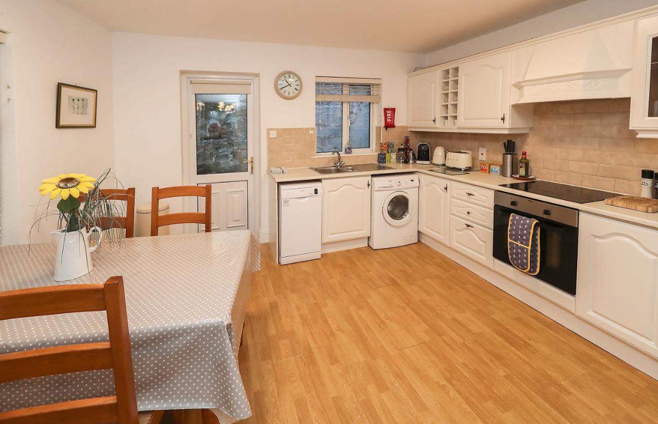 Two Bedroom Townhouse In The Heart Of Dungarvan Dungarvan  Buitenkant foto