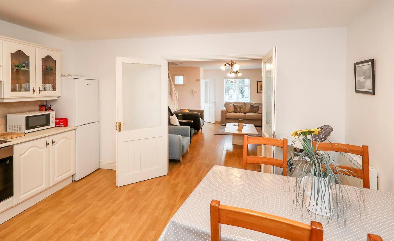 Two Bedroom Townhouse In The Heart Of Dungarvan Dungarvan  Buitenkant foto